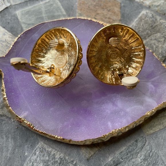 Givenchy VTG 18K gold plated clip earrings - Picture 7 of 14